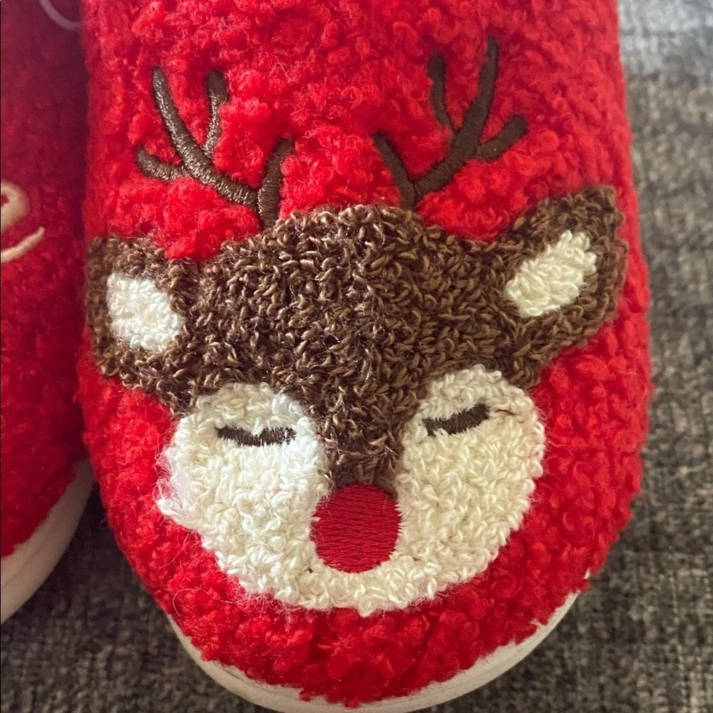 Wondershop Red Cabin Crew Slippers with Reindeer Design. Size 5-6